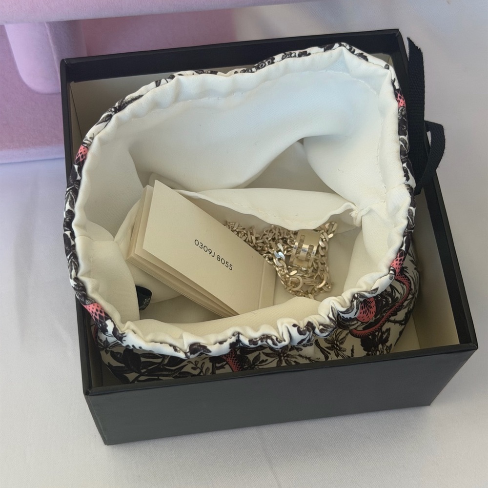 Gucci Cutout G Ring Silver Necklace - With Box - Picture 6 of 10